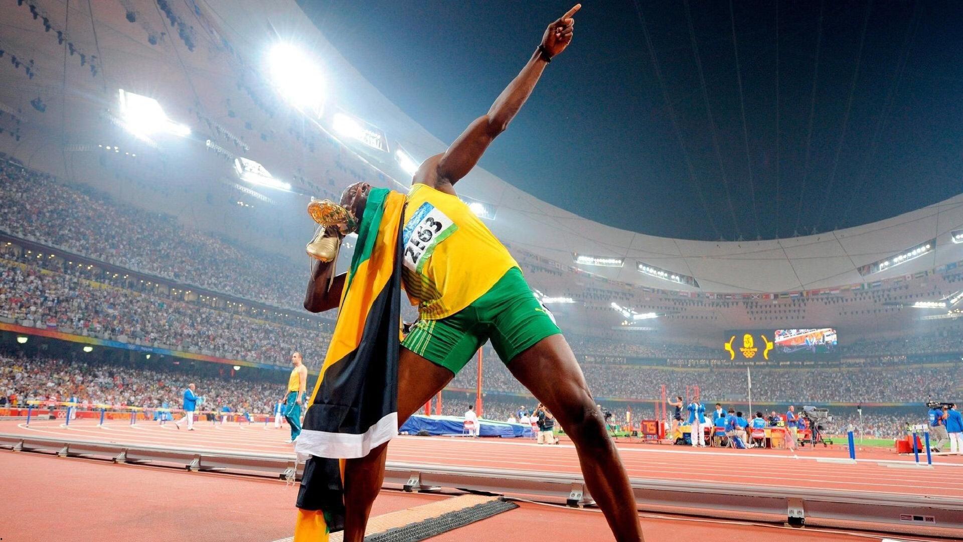 马赫雷斯晒看报纸照片庆祝问鼎亚冠,今天有什么新闻?