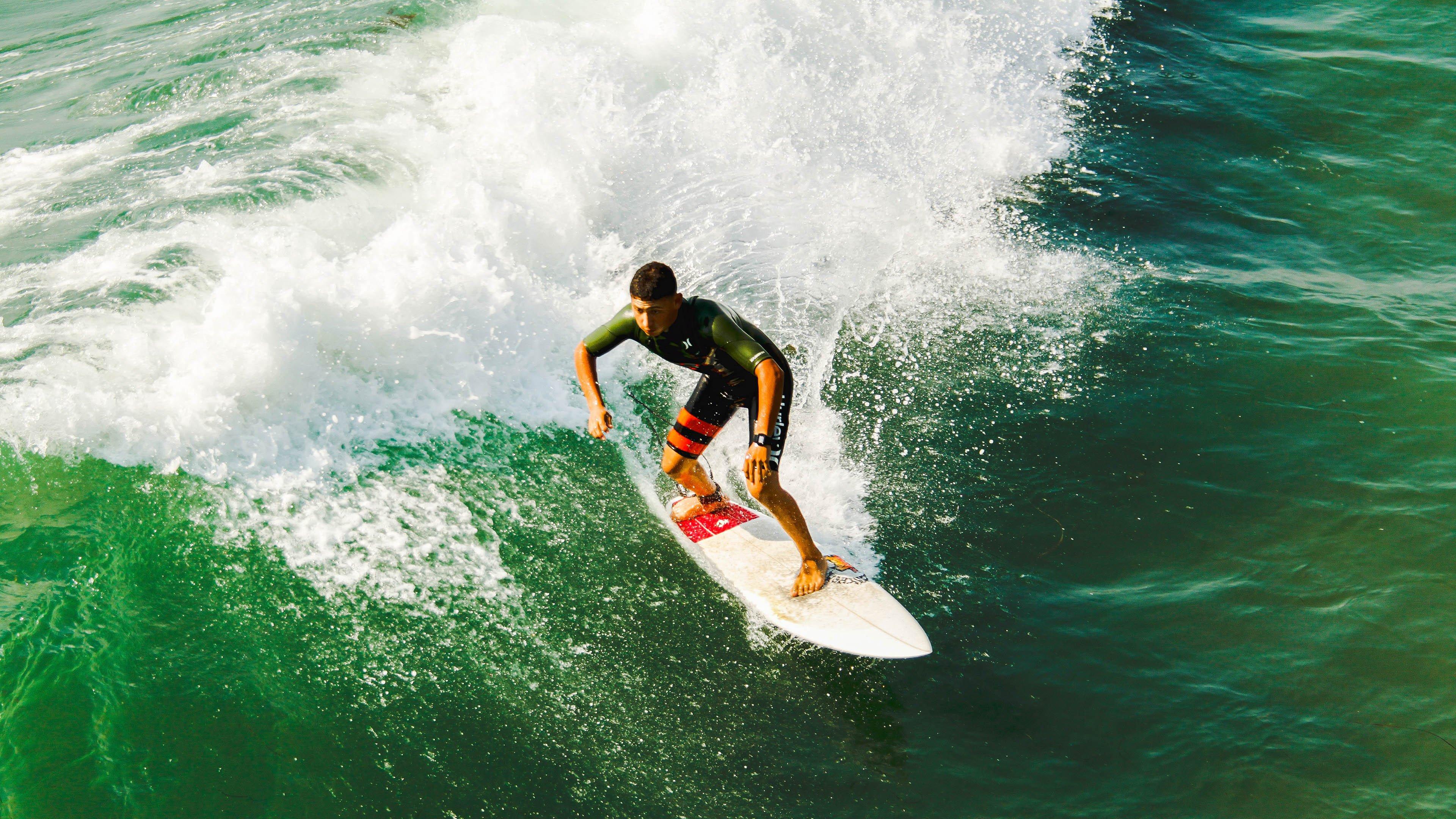 又失良机!哈兰德门前两连击遭神扑,曼城主场憾平错失登顶良机