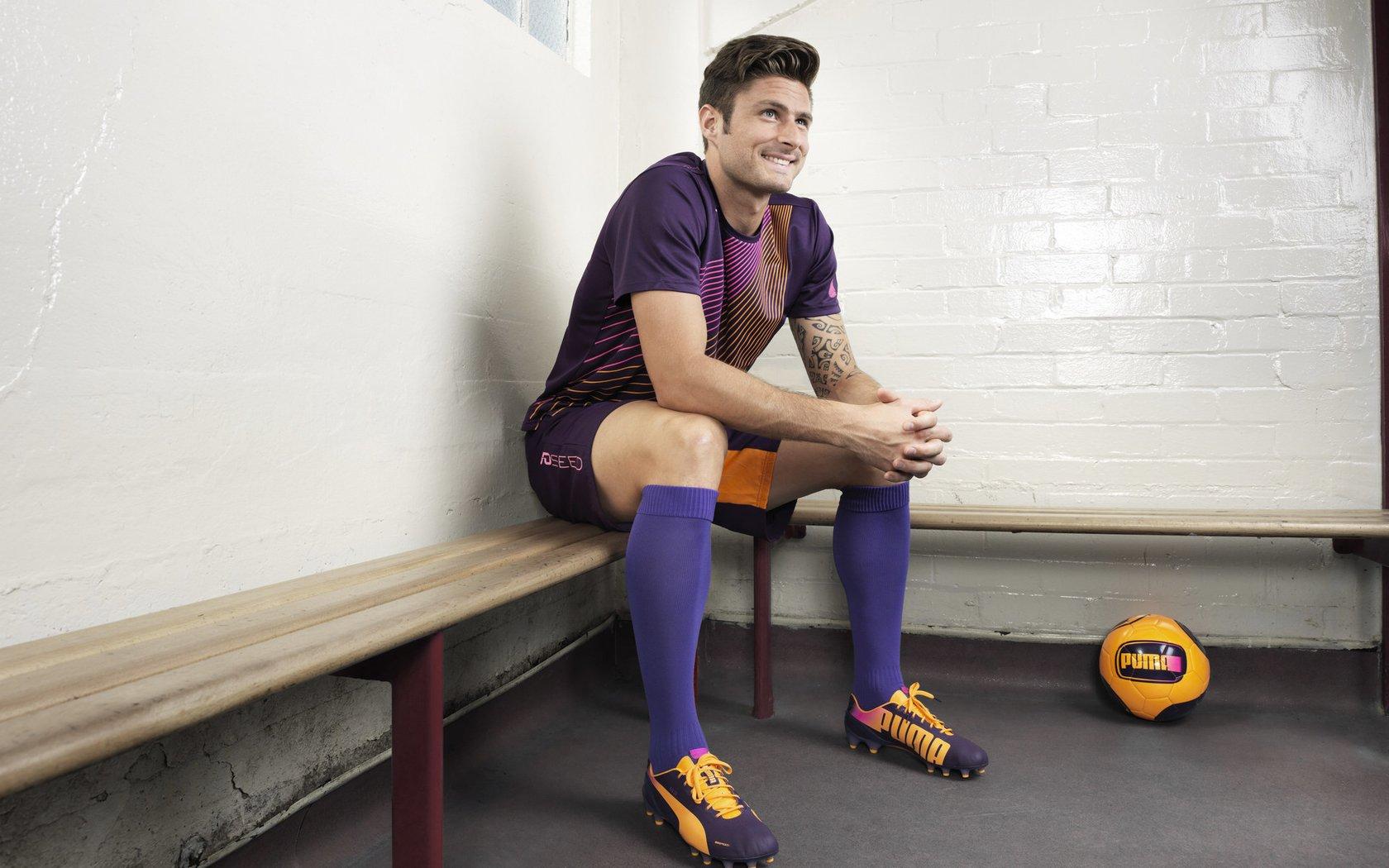 欧冠巅峰对决现致命一击！杜埃贴地斩撕破防线，巴黎凭青春风暴力克拜仁